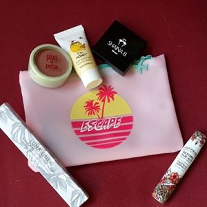 NWT glam makeup bag with makeup